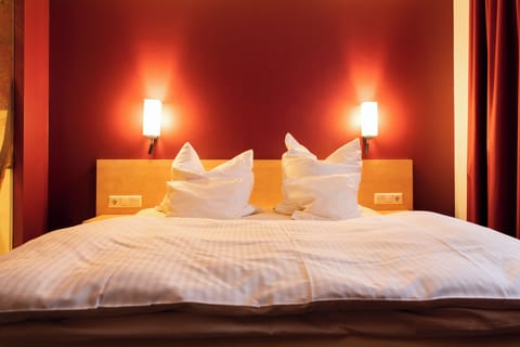 Double Room (Stadtzimmer) | Minibar, in-room safe, desk, soundproofing