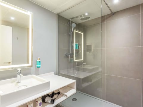 Executive Room, 1 Double Bed with Sofa bed | 1 bedroom, premium bedding, memory foam beds, minibar