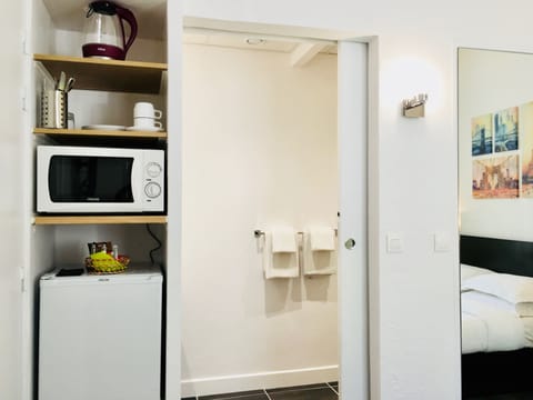 Basic Double Room, 1 Double Bed | Microwave