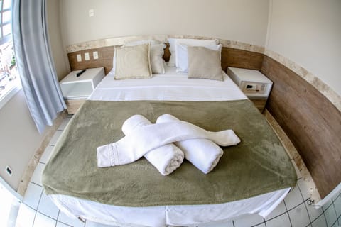 Standard Single Room | Select Comfort beds, minibar, in-room safe, laptop workspace