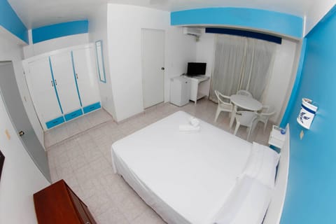 Standard Room, 1 Double Bed | Premium bedding, minibar, in-room safe, desk