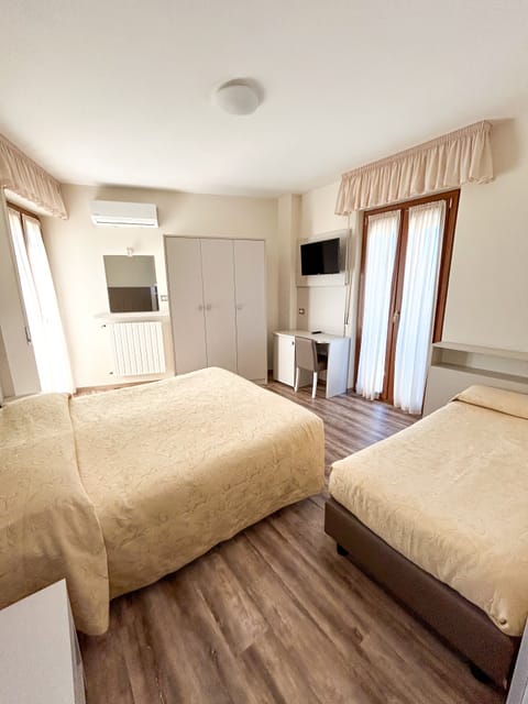 Triple Room | In-room safe, free WiFi, bed sheets, wheelchair access