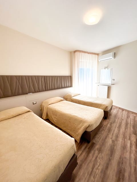 Triple Room | In-room safe, free WiFi, bed sheets, wheelchair access