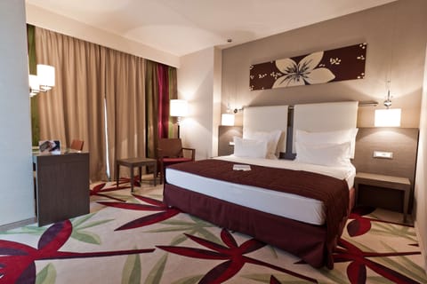 Executive Room, 1 King Bed | Premium bedding, Select Comfort beds, minibar, in-room safe