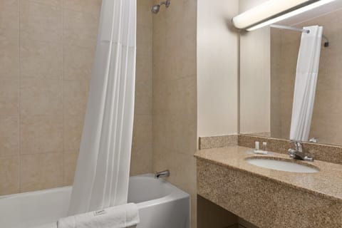 Combined shower/tub, designer toiletries, hair dryer, towels