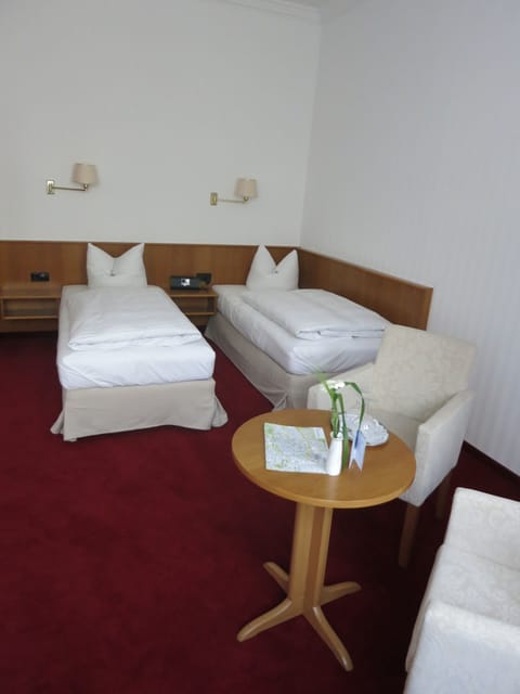 Double Room | Desk, rollaway beds, free WiFi, bed sheets