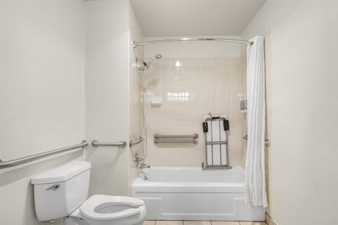 Standard Room, 1 Queen Bed, Accessible, Non Smoking (Walk-in Shower) | Accessible bathroom