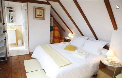 Double or Twin Room (Yellow Room) | Individually decorated, individually furnished, laptop workspace