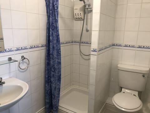 Twin Room, Ensuite | Bathroom