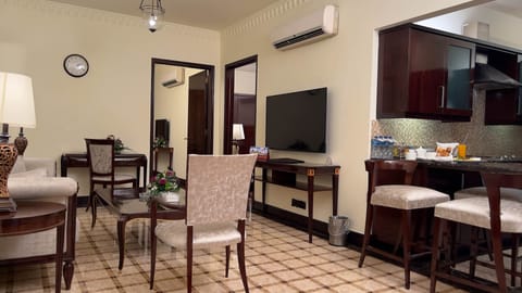 Junior Suite, 2 Bedrooms | Private kitchen | Mini-fridge, oven, coffee/tea maker, electric kettle