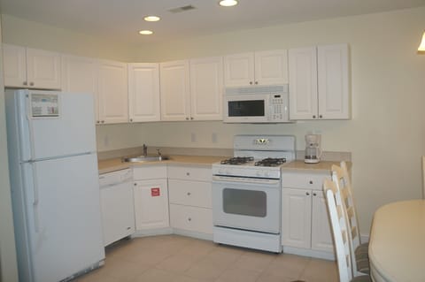 Family Condo, 3 Bedrooms, Kitchen, Ocean View | Private kitchen | Microwave, coffee/tea maker, cookware/dishes/utensils