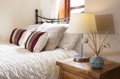 Double Room (Loch Oich) | Premium bedding, individually decorated, individually furnished