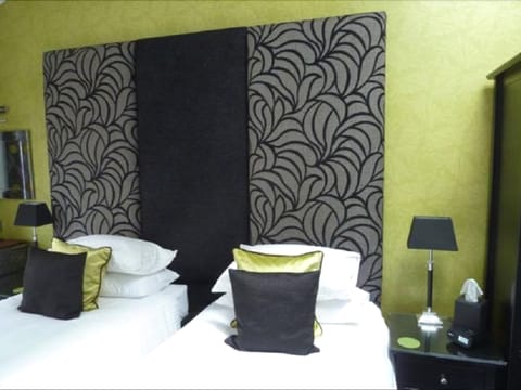 Premier Double or Twin Room (King size) | Desk, iron/ironing board, free WiFi, bed sheets