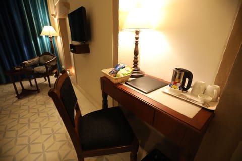 Deluxe Room, River View | 15 bedrooms, hypo-allergenic bedding, memory foam beds, minibar