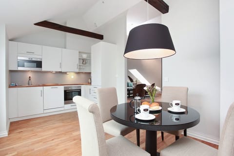 Apartment, 3 Bedrooms | In-room dining