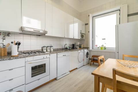 Apartment, 3 Bedrooms, City View ( CH3 ) | Private kitchen | Full-size fridge, microwave, oven, stovetop