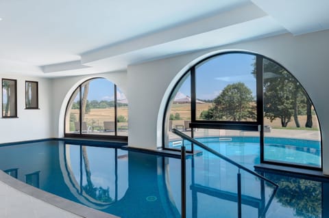 Indoor pool, sun loungers