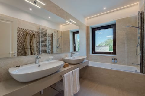 Junior Suite | Bathroom | Deep soaking tub, rainfall showerhead, hair dryer, bathrobes