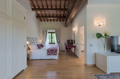 Suite | Premium bedding, minibar, in-room safe, individually decorated