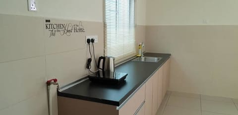 Comfort House, 5 Bedrooms, Hill View | Private kitchenette | Full-size fridge, microwave, stovetop, electric kettle