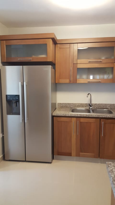 Fridge, microwave, oven, coffee/tea maker