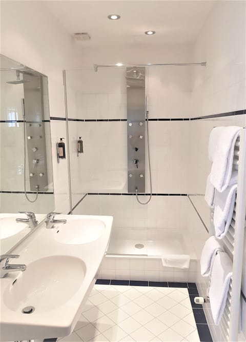 Suite, 2 Bedrooms (Dom Suite) | Bathroom | Rainfall showerhead, hair dryer, towels