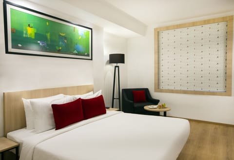 Business Double or Twin Room, 1 King Bed, Non Smoking | Hypo-allergenic bedding, minibar, in-room safe, desk