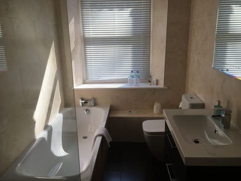 Superior Double Room, Lakeside | Bathroom | Towels