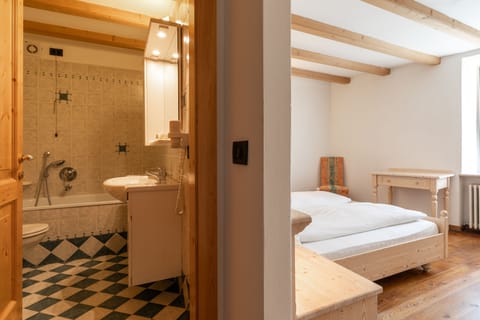 Economy Room | Minibar, in-room safe, desk, free WiFi