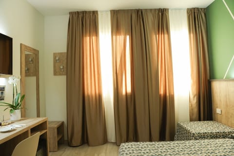 Superior Room | Minibar, in-room safe, desk, laptop workspace