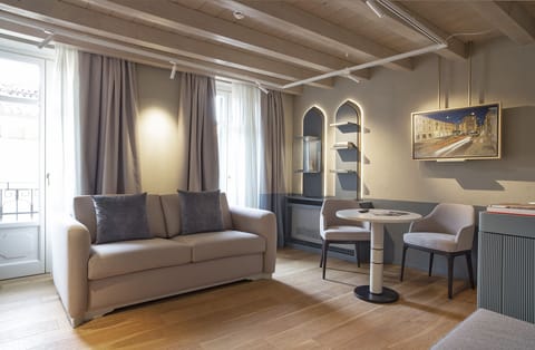 Frette Italian sheets, premium bedding, minibar, in-room safe