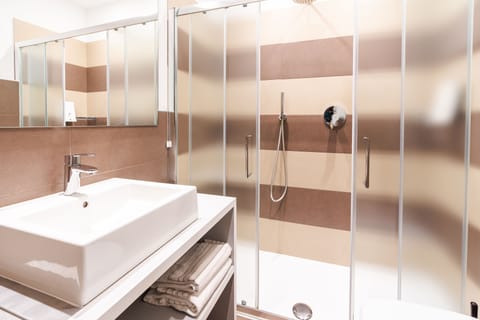 Shower, free toiletries, hair dryer, bidet