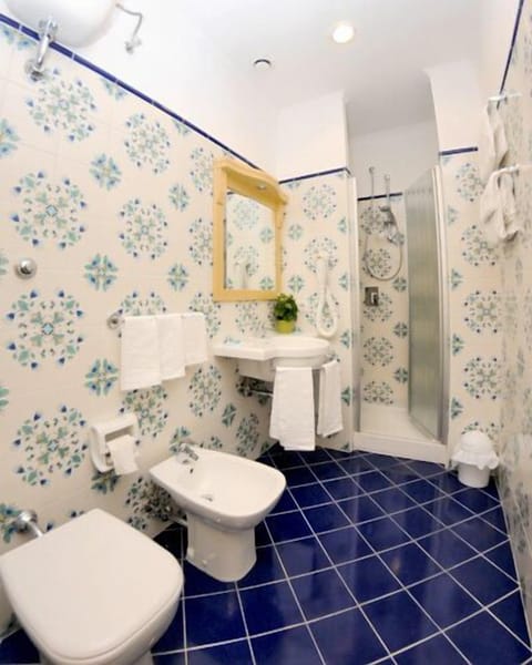 Shower, free toiletries, hair dryer, bidet