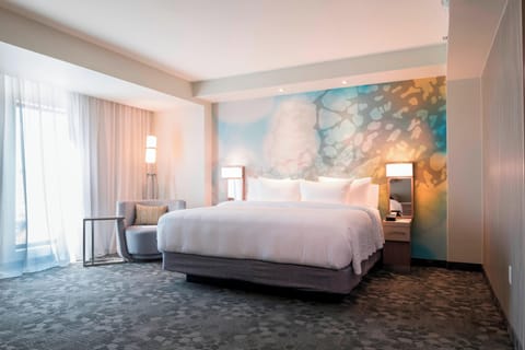 Room, 1 King Bed | 1 bedroom, in-room safe, desk, soundproofing