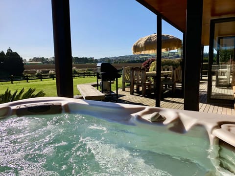 Exclusive House, 3 Bedrooms, Hot Tub, Garden View | Individually decorated, individually furnished, desk, laptop workspace