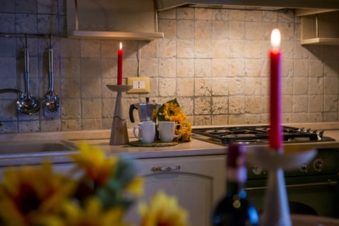 Chalet | Private kitchenette | Fridge, oven, stovetop, coffee/tea maker