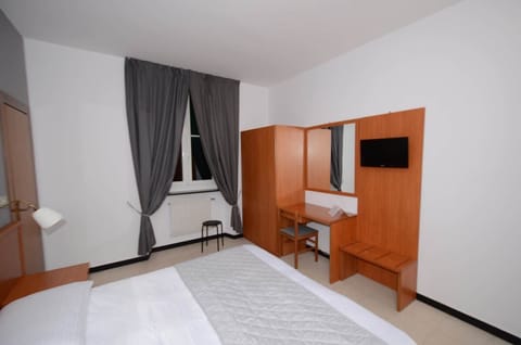 Double or Twin Room | In-room safe, desk, free WiFi, bed sheets