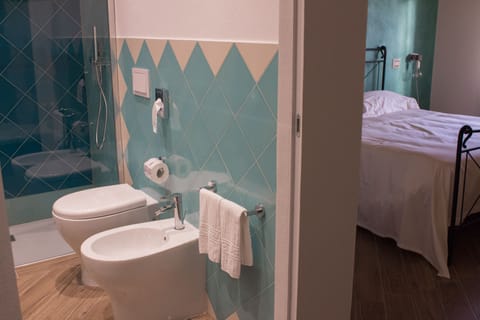 Double Room, Garden View | Desk, blackout drapes, soundproofing, rollaway beds