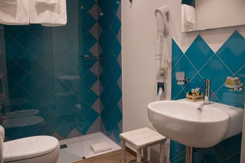 Double Room, Garden View | Desk, blackout drapes, soundproofing, rollaway beds