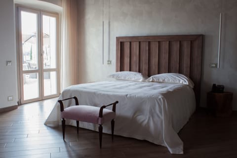 Quadruple Room, Accessible | Desk, blackout drapes, soundproofing, rollaway beds