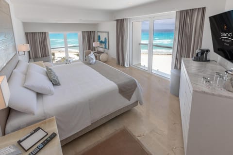 Royale Junior Suite Ocean View - King Size Bed | Premium bedding, down comforters, Tempur-Pedic beds, free minibar