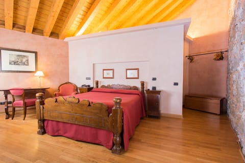 Minibar, in-room safe, desk, blackout drapes