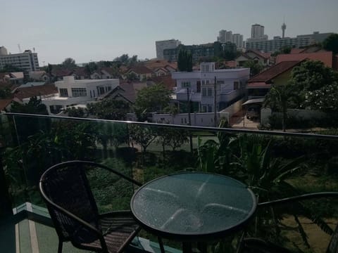 Classic Studio Suite, 1 King Bed, Non Smoking | Balcony