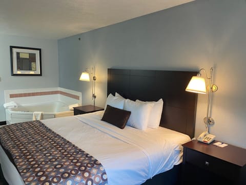 Deluxe Suite, 1 King Bed, Non Smoking | Desk, iron/ironing board, free WiFi, bed sheets