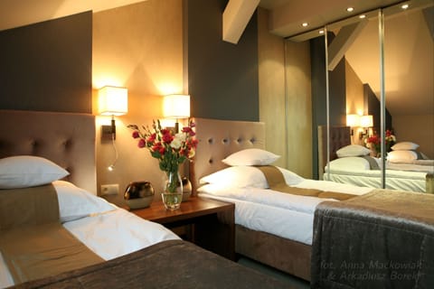 Twin Room | Premium bedding, minibar, in-room safe, desk