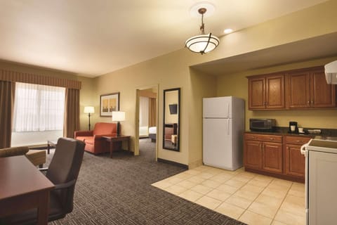 Suite, 1 King Bed, Non Smoking, Kitchen (Extended Stay) | In-room safe, desk, laptop workspace, blackout drapes