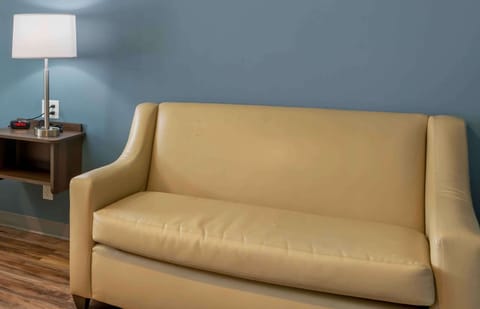 Desk, laptop workspace, iron/ironing board, free WiFi