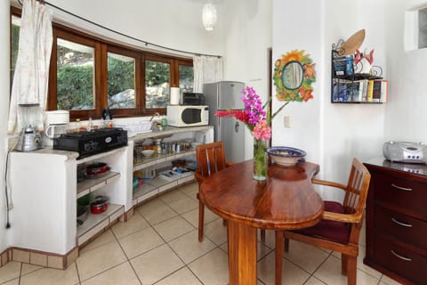 Luxury Bungalow, 1 Queen Bed, Non Smoking, Mountain View | Private kitchen | Fridge, microwave, oven, stovetop