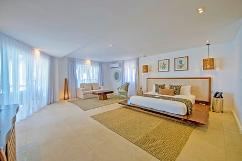 Royal Suite, Sea View | 1 bedroom, premium bedding, minibar, in-room safe