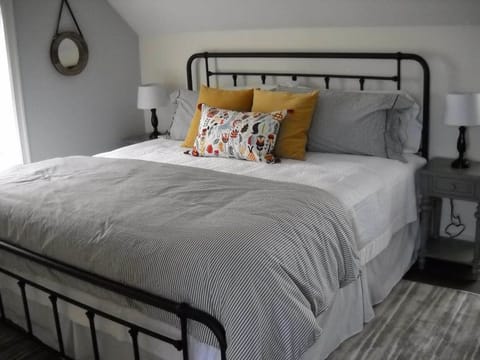 Deluxe Room, 1 King Bed with Sofa bed (Fire Island Room) | Premium bedding, pillowtop beds, free minibar, individually decorated